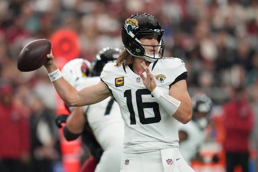Lawrence throws 3 TD passes, Little kicks 52-yard FG in OT as Jaguars beat Cardinals 27