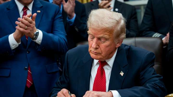 Trump firma la ley que pone fin al cierre de la Administración más largo de la historia de EEUU
