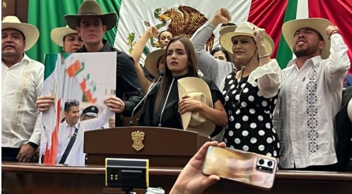 ‘Estamos contigo, Grecia’: Viuda de Carlos Manzo es elegida como alcaldesa de Uruapan