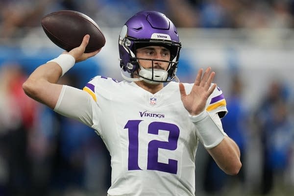 Vikings to start Max Brosmer at quarterback against the Seahawks