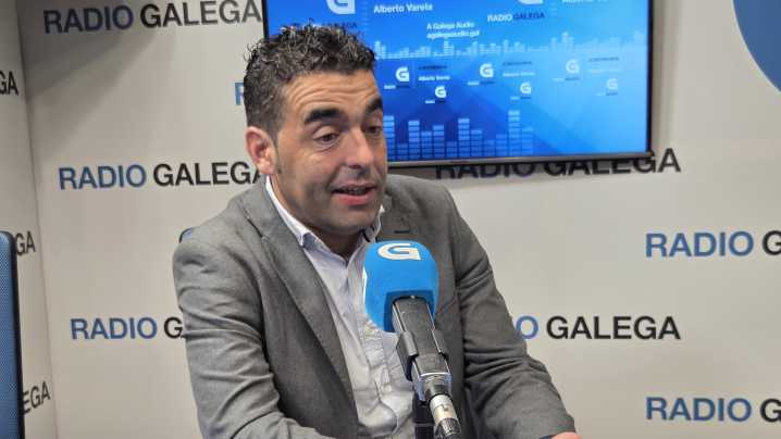 Luis López: "O Goberno atrasa con escusas e estudos o AVE entre Vigo e O Porto"