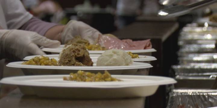 Volunteer helps coordinate hundreds of home-delivered Thanksgiving meals