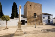 Recogen material de ayuda para la familia afectada por el incendio de Las Gabias