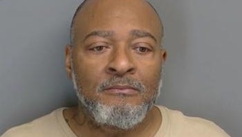 Warren man who pointed assault rifle at police held on $1 million bond
