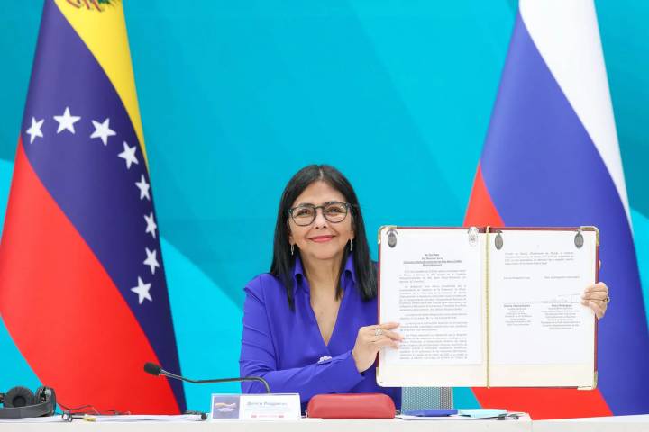Delcy Rodríguez denuncia presión de EE. UU. sobre aerolíneas que vuelan a Venezuela