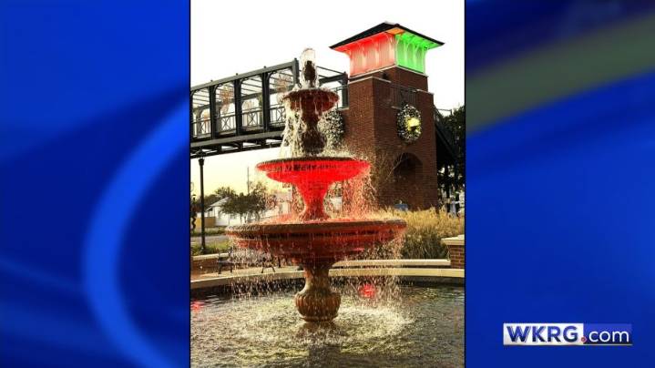 Christmas coming to Foley as crews begin decorating