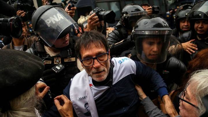 Otro miércoles de marcha de jubilados, otro día de represión y detenciones