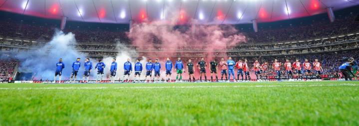 Chivas y Cruz Azul no se hacen daño en el partido de ida