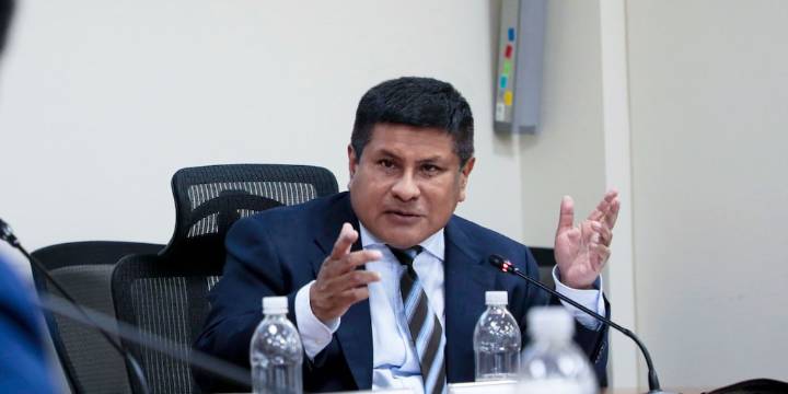 Jefe del INPE descarta renunciar tras difusión de audios y anuncia acciones legales contra periodista: “No es mi voz”