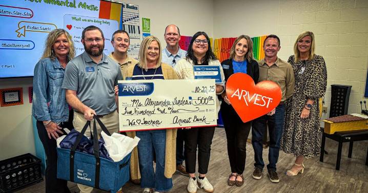 Arvest Bank gifts NEA teachers money for classroom supplies