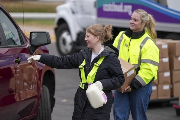 St. Cloud school district offers free food to families