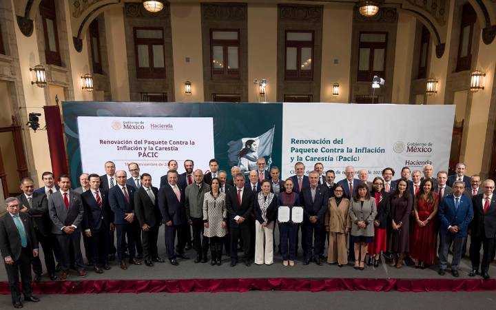 Sheinbaum y empresarios renuevan por tercera vez el Pacic para mantener la canasta básica en 910 pesos