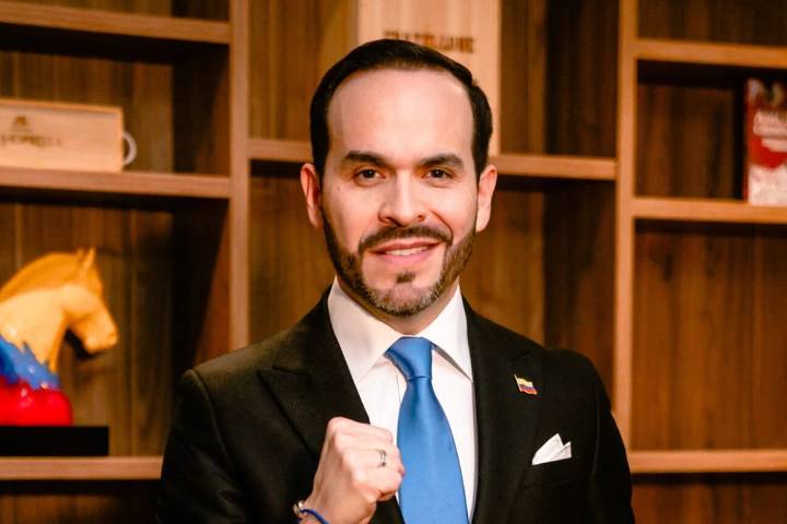 “Hoy partimos en dos la historia política de Colombia”: Abelardo tras convención de su movimiento