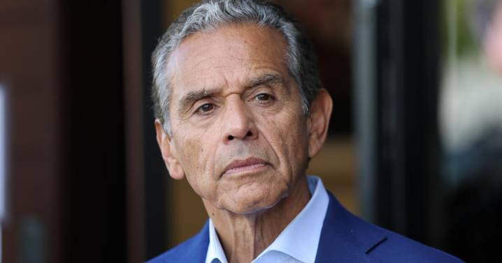 Opposition to single-payer healthcare separates Villaraigosa from others at candidate forum