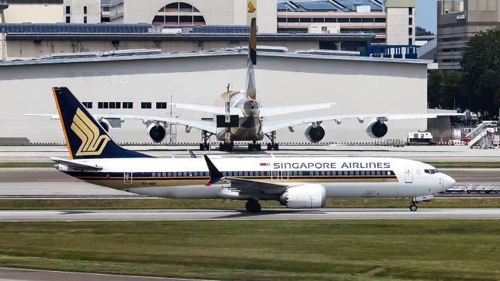 Singapore Airlines Half-Year Profits Plummet After Air India Losses