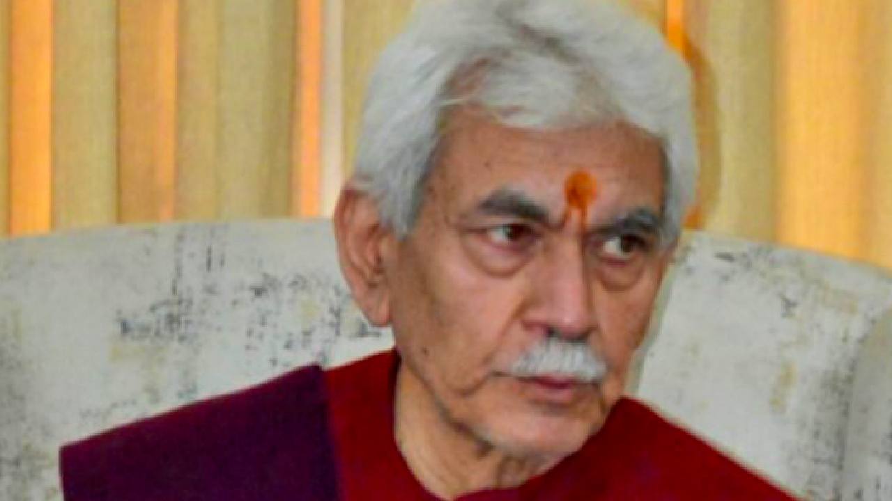 J&K LG Visits Nowgam Accidental Blast Injured In Srinagar Hospital