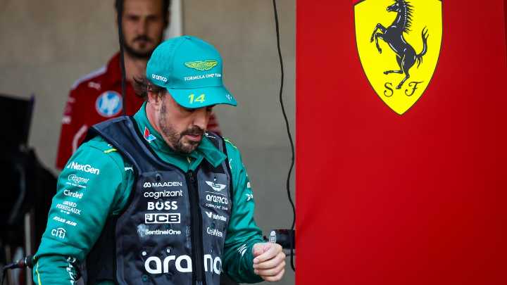 El jefe de retransmisiones de la F-1 se harta de Fernando Alonso: "¡No somos su portavoz...!"