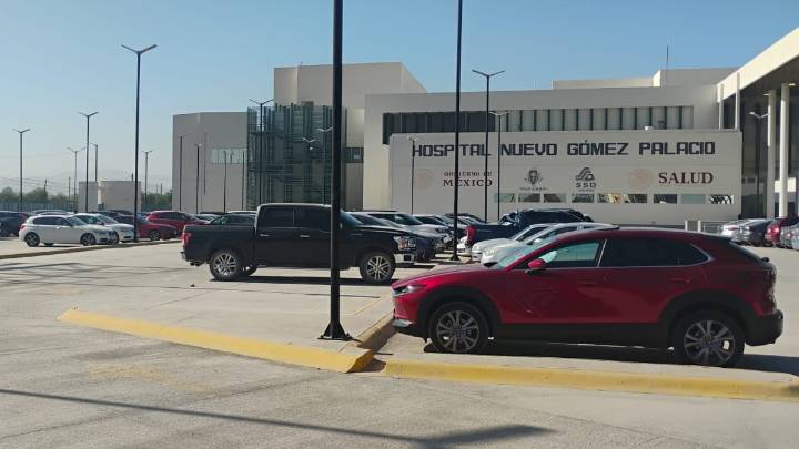 Menor se debate entre la vida y la muerte tras ser impactado por un motociclista que huyó en Gómez Palacio