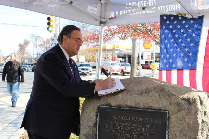 Lawmaker reads ‘Staten Island Independence Declaration,’ hopes to restart secession movement