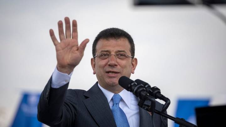 Piden más de 2 mil años en prisión para el alcalde opositor de Estambul por presunta corrupción