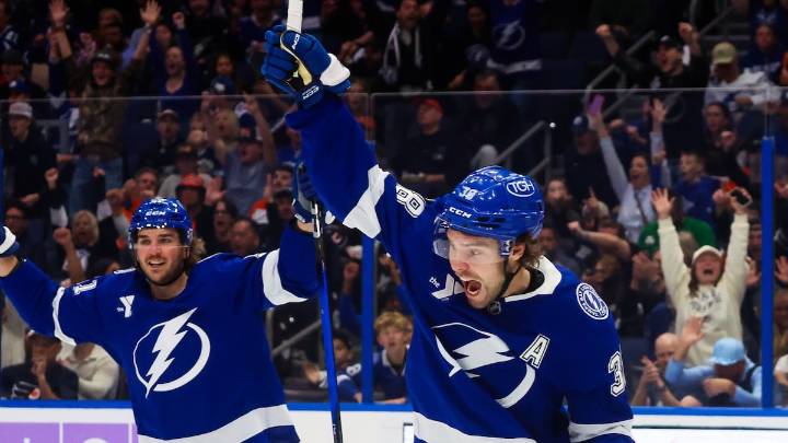 Brandon Hagel, Andrei Vasilevskiy lead Lightning to win over Flyers