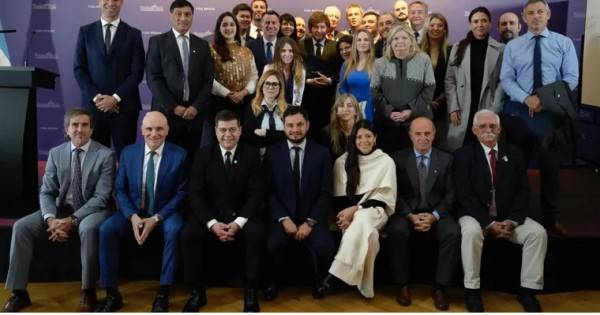 Javier Milei recibe a más de 100 legisladores de LLA y el PRO en Casa Rosada para marcar el rumbo del Congreso