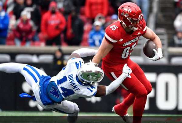 Louisville drops Kentucky 41-0; Cardinals await bowl bid