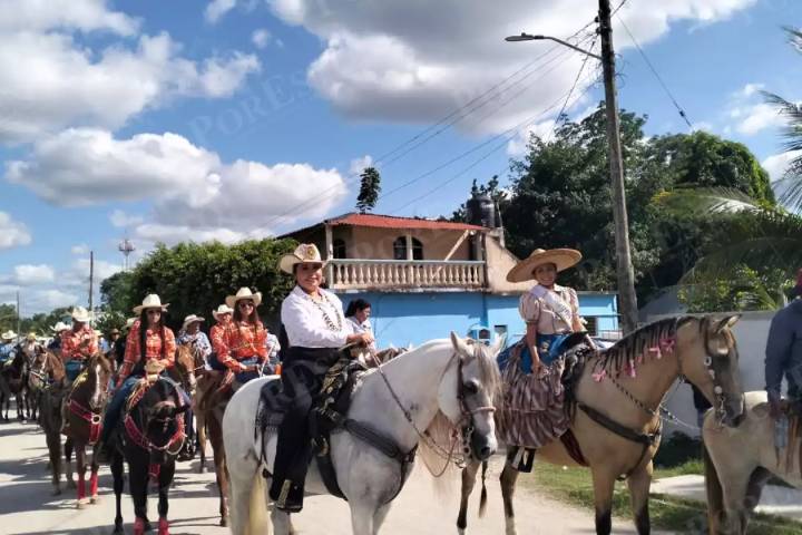 Con cabalgata, Chicbul inicia su tradicional feria 2025