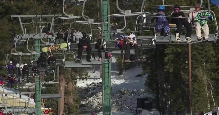 Las Vegas families trade turkey dinner for fresh powder at Lee Canyon ski resort
