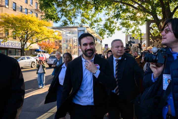 Vertiginoso ascenso. Zohran Mamdani, el “demócrata socialista” que se convirtió en el primer alcalde musulmán de Nueva York