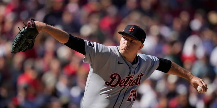 Tigers ace Tarik Skubal becomes the 12th pitcher to win consecutive Cy Young Awards