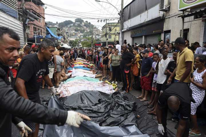 Brasil: residentes de favelas protestan en Río tras megaoperativo policial que dejó 121 muertos