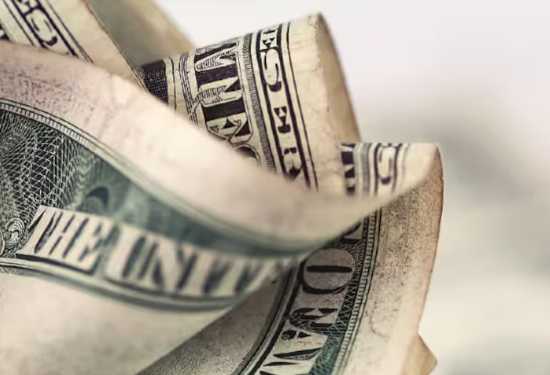 Dólar repunta levemente mientras el peso colombiano se mantiene fuerte