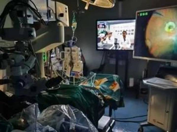 Equipo médico chino realizó cirugía ocular robótica remota mediante 5G a distancia