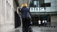 Crisis en la BBC: dimiten sus principales directivos tras manipular un discurso de Trump sobre el 6 de Enero
