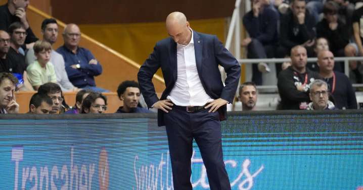 El Barça destituye a Joan Peñarroya y piensa en Xavi Pascual como sustituto