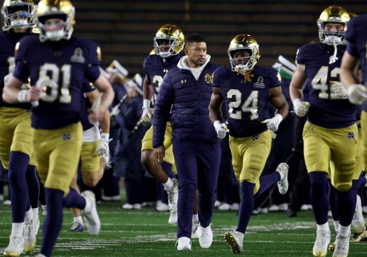 Former Notre Dame Heisman Finalist QB Settles Sign-Stealing Debate in College Football