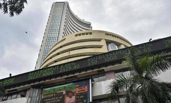 Stock markets stay flat amid highly volatile session
