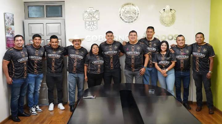 Carlos Salcido fue padrino de honor de los “Chayoteros Ixtaczoquitlán”