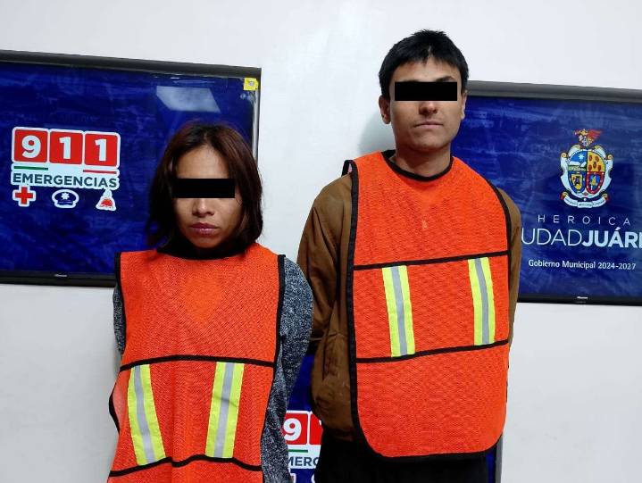 Detienen a pareja que viajaba en auto robado con marihuana