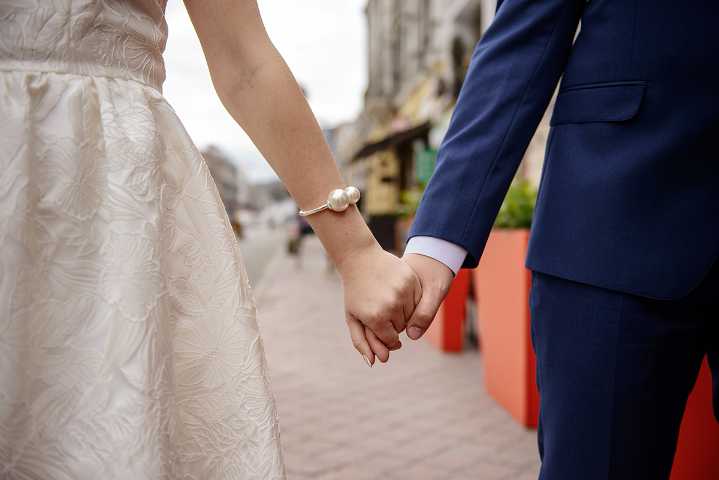 Fewer high school girls want marriage and kids