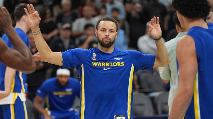 Steph Curry autographs young Warriors fan’s prosthetic leg