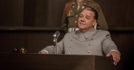 Review: Russell Crowe and Rami Malek face off in the Nazi trial drama ‘Nuremberg’