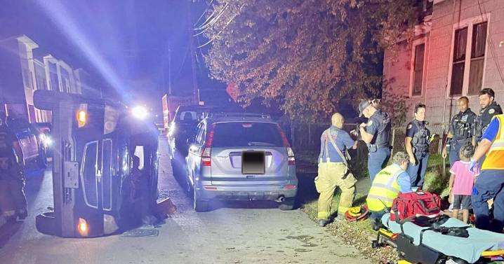 Mother, 3 small children escape from overturned car after crash on Union Ave.