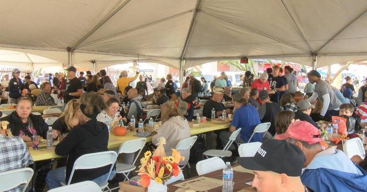 Tucson's Thanksgiving Blessings event fosters community spirit