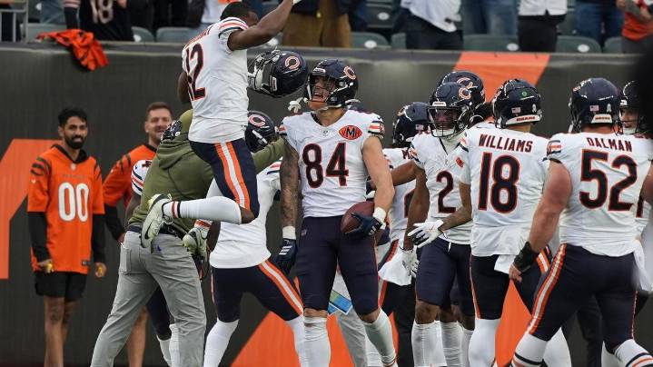 Bears outlast Bengals for wild 47-42 win on Williams' TD pass to Loveland in final minute