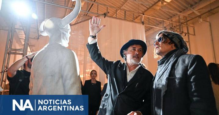 Jorge “Corcho” Rodríguez abrió su atelier y exhibió sus obras a Johnny Depp y amigos íntimos