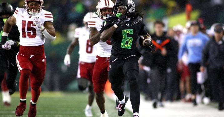 Big Ten schedule has No. 6 Oregon putting its 10-game road win streak on the line at Iowa