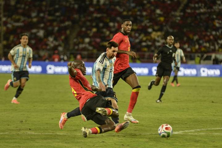 Con goles de Messi y Lautaro Martínez, Argentina vence a Angola