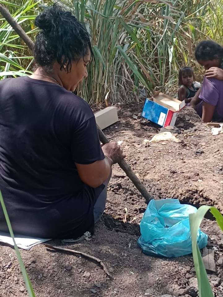 Entre piedras y brasas: La lucha diaria por el pan en...